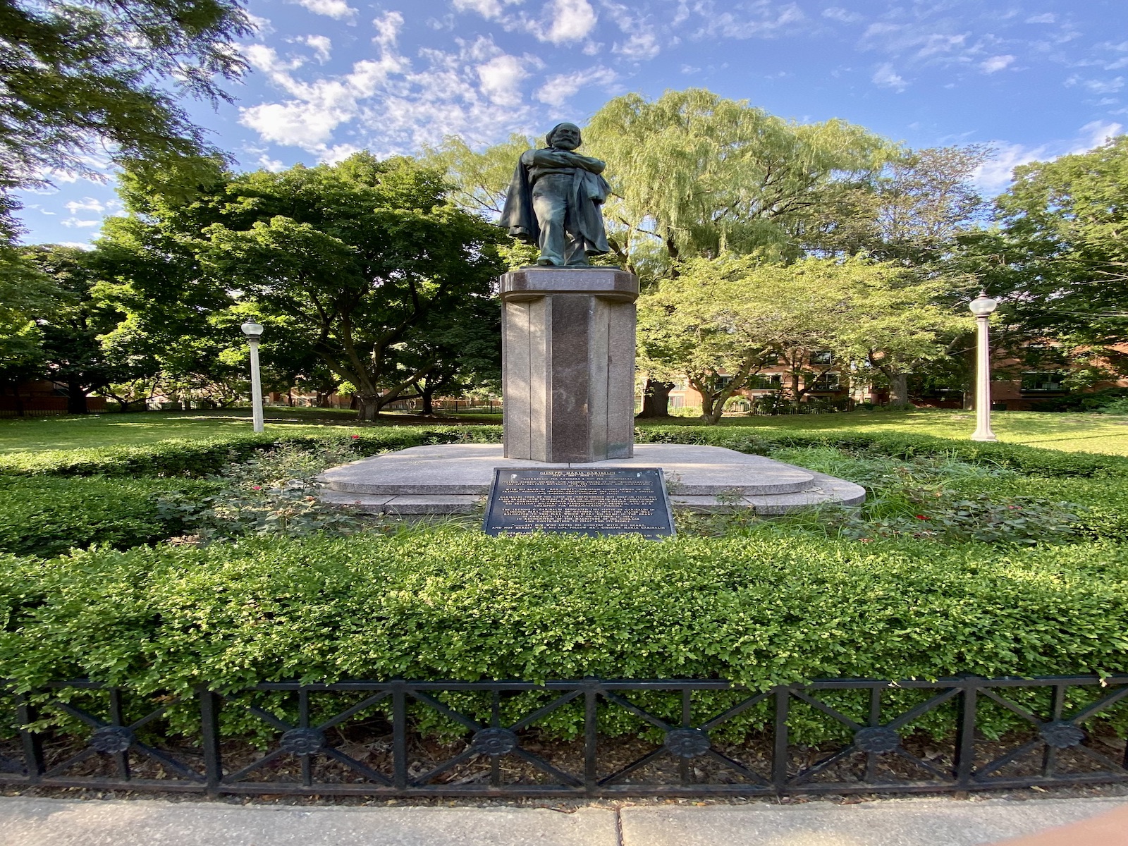 A statue depicting Garibaldi Guiseppe 